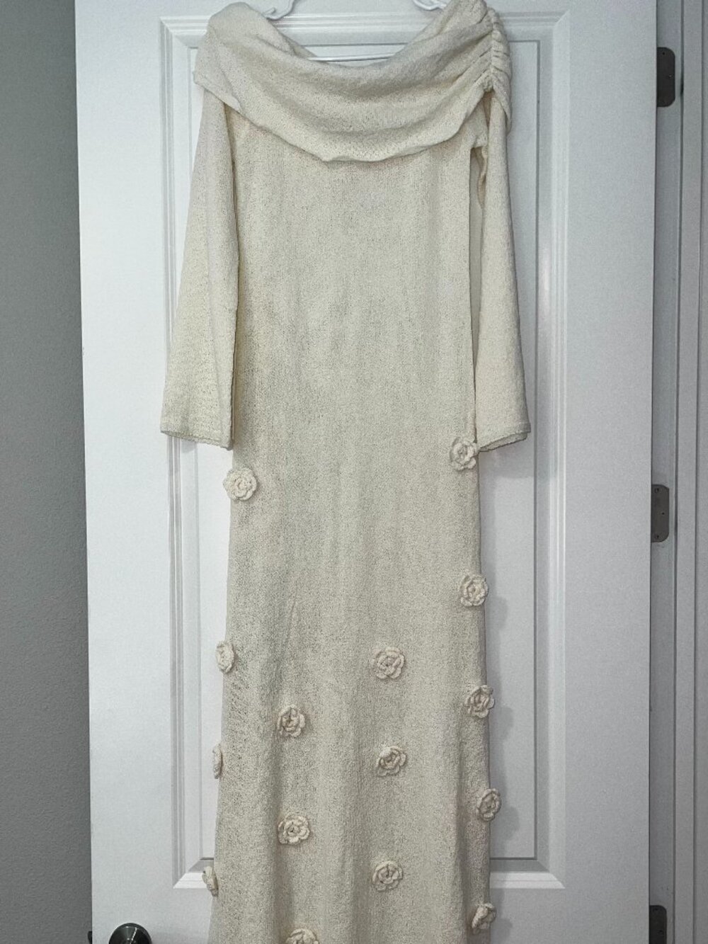✨ MESHKI Kiki Off Shoulder Rose Maxi Dress - Ivory (XL) NWT ✨ - Picture 3 of 4